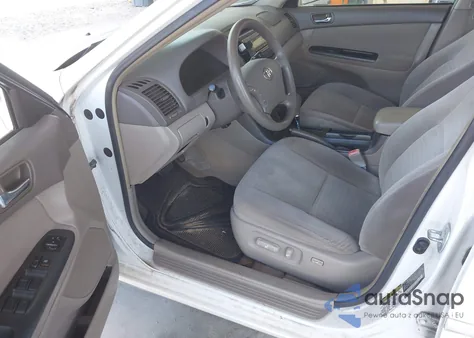 2005 Toyota Camry Le z USA, uszkodzony, nr VIN 4T1BE32K25U400213